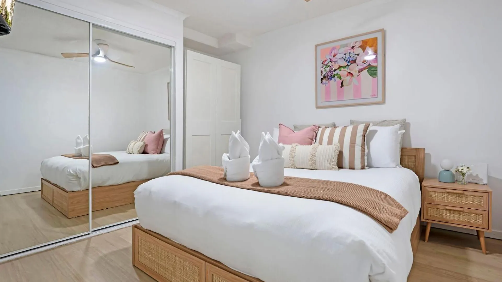 Ocean Breeze & Balcony Bliss - 1Br With Spa Near Beach Caloundra Apartment