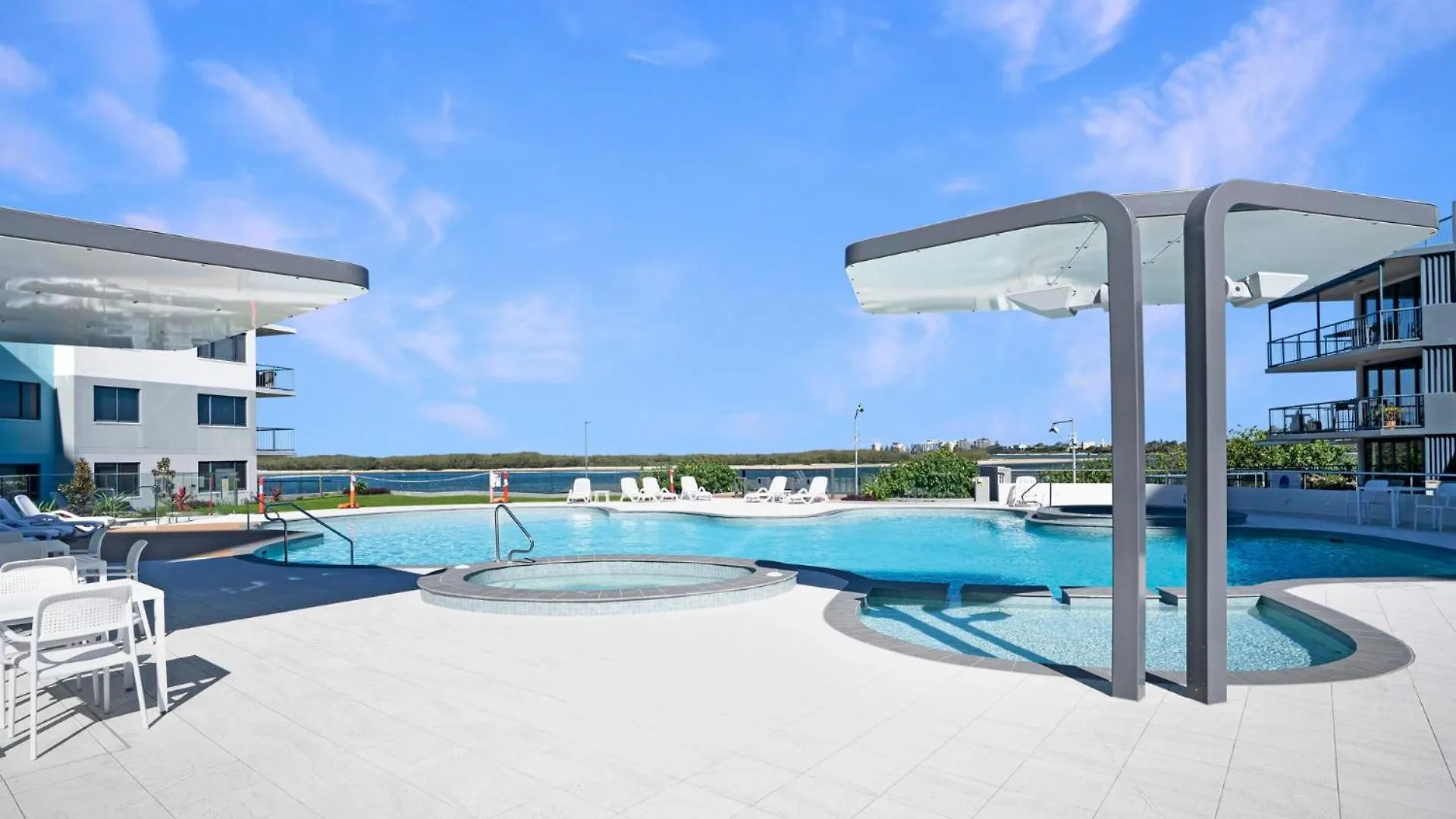 Ocean Breeze & Balcony Bliss - 1Br With Spa Near Beach Caloundra